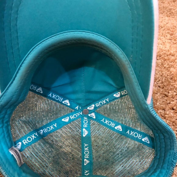 Cute Roxy trucker hat - Picture 2 of 3